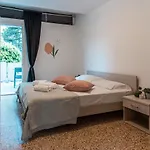 Centro Elegante Con Doppia Terrazza