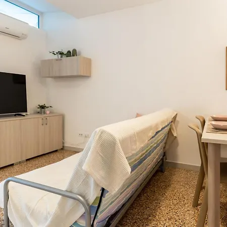 Centro Elegante Con Doppia Terrazza * لينانو سابيادورو